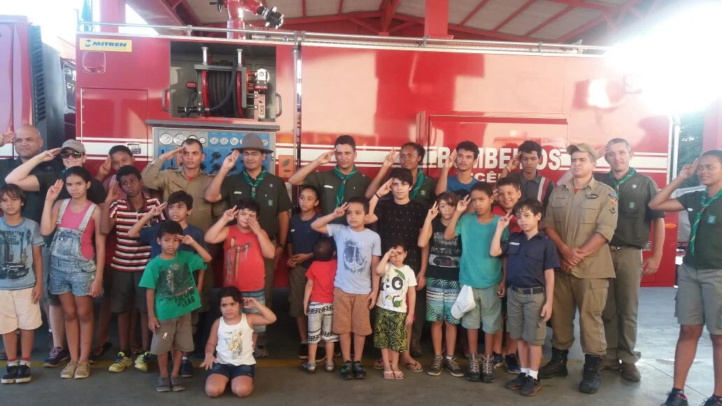 Visita ao Corpo de Bombeiros e Promessas.